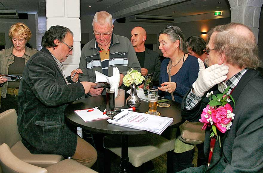 En dan ook nog: signeren