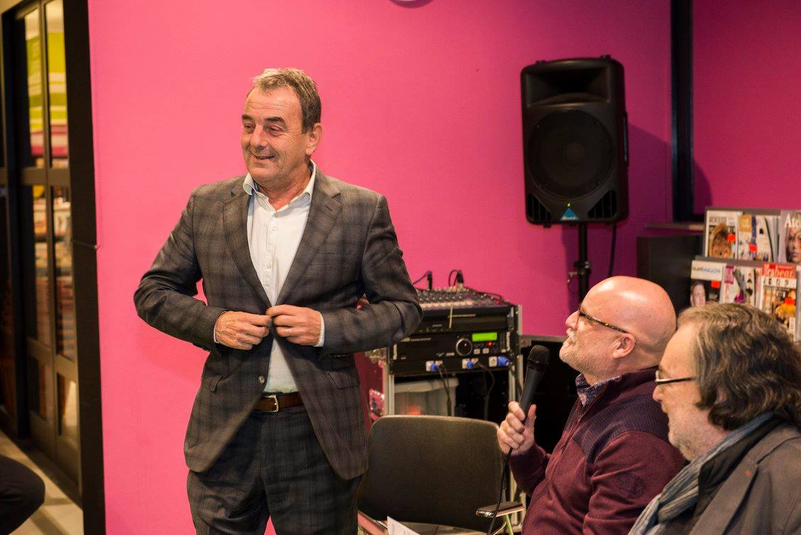 Hij had speciaal het pak aangetrokken waarmee Sjaak in een van zijn columns de draak had gestoken